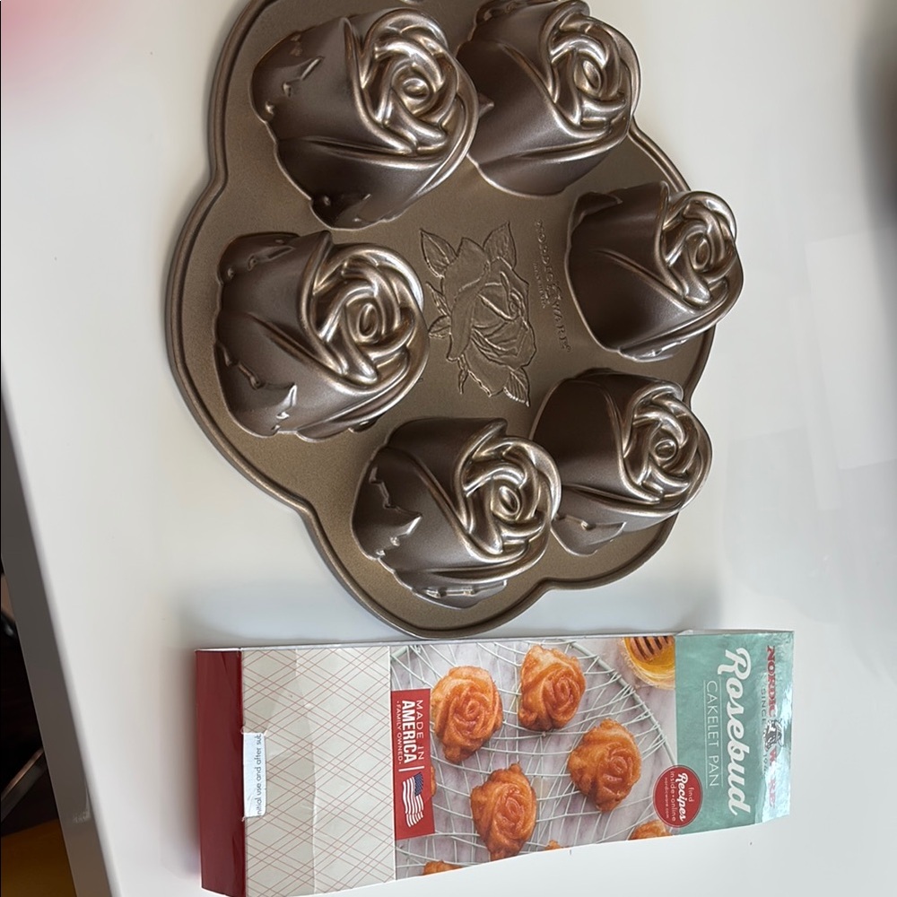 Nordic Ware Rosebud Cakelet Pan - Gold